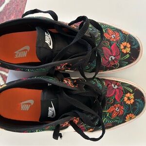 Nike Toki Low TxT—Floral Tropical, Unisex Size Men’s 8/Women’s 9